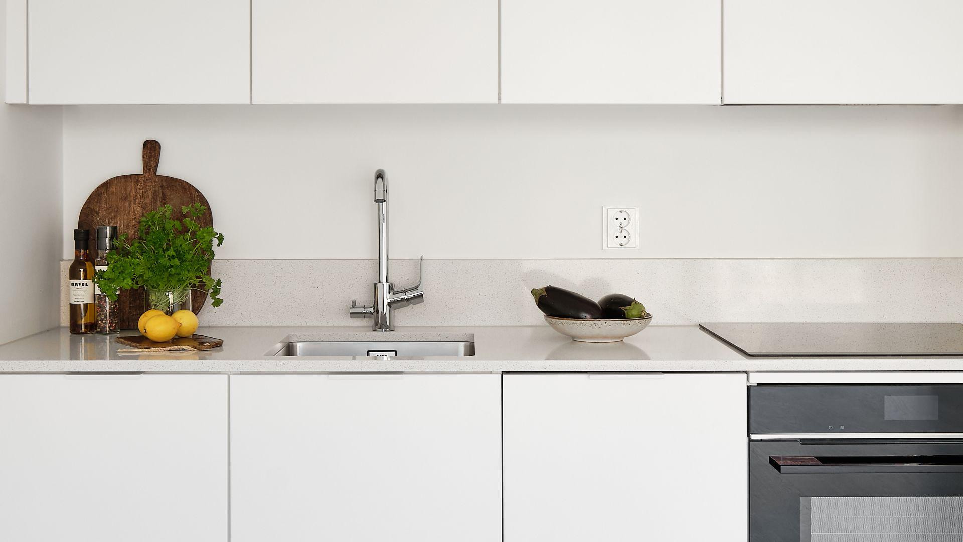image-meander-studio-kitchen-owen-detail-white-169.jpg